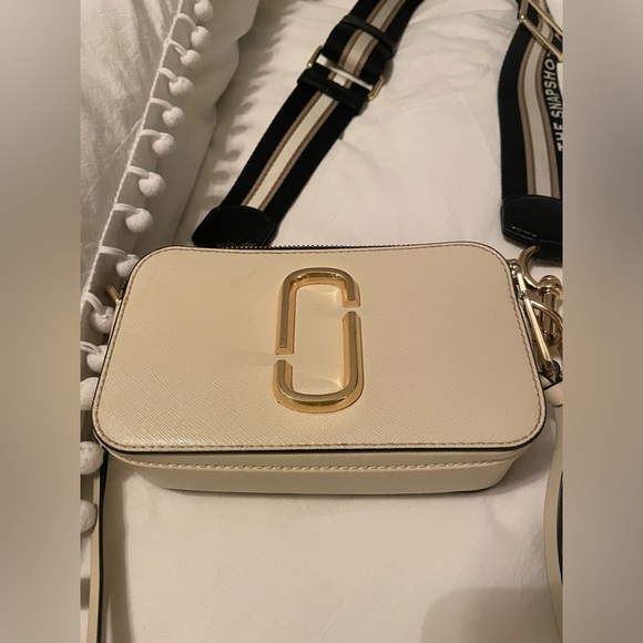 Marc Jacob’s Snapshot bag. Paid $325 and bag is in great condition! - Picture 1 of 6
